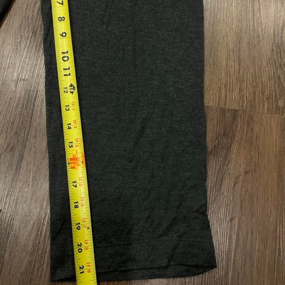 DKNY black rayon & spandex capri pants - Picture 2 of 6